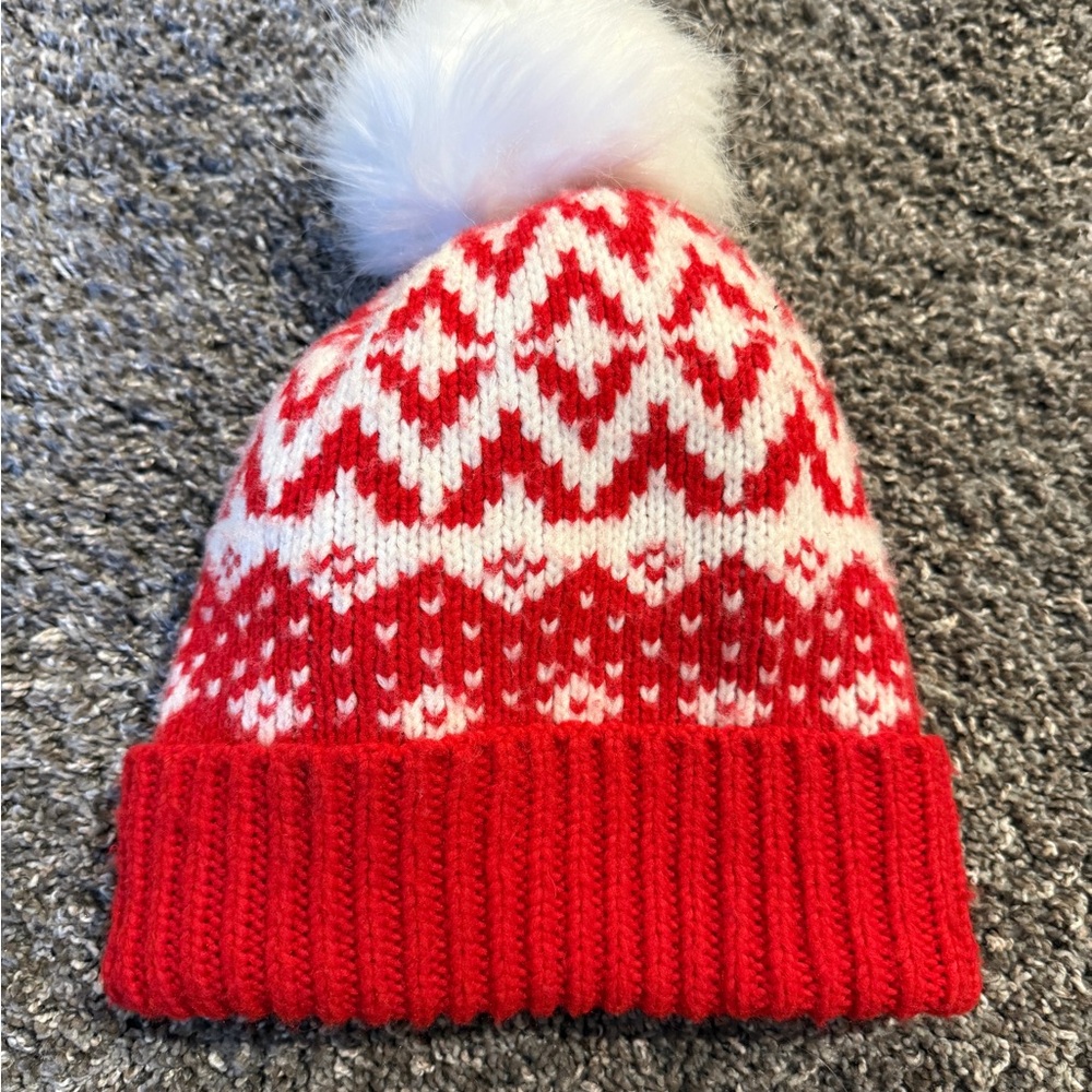 Cozy Red and White OS Pom-Pom Beanie for Women